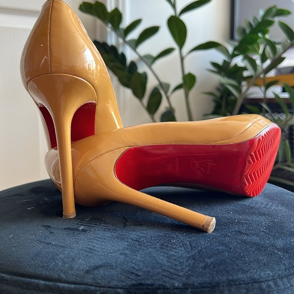 Christian Louboutin - Picture 3 of 4